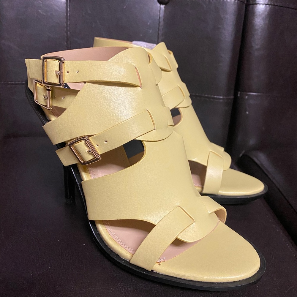 Izabella Rue Heels - Picture 4 of 6